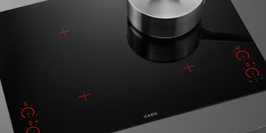 Οι επαγωγικές εστίες MaxiSense Pure της AEG