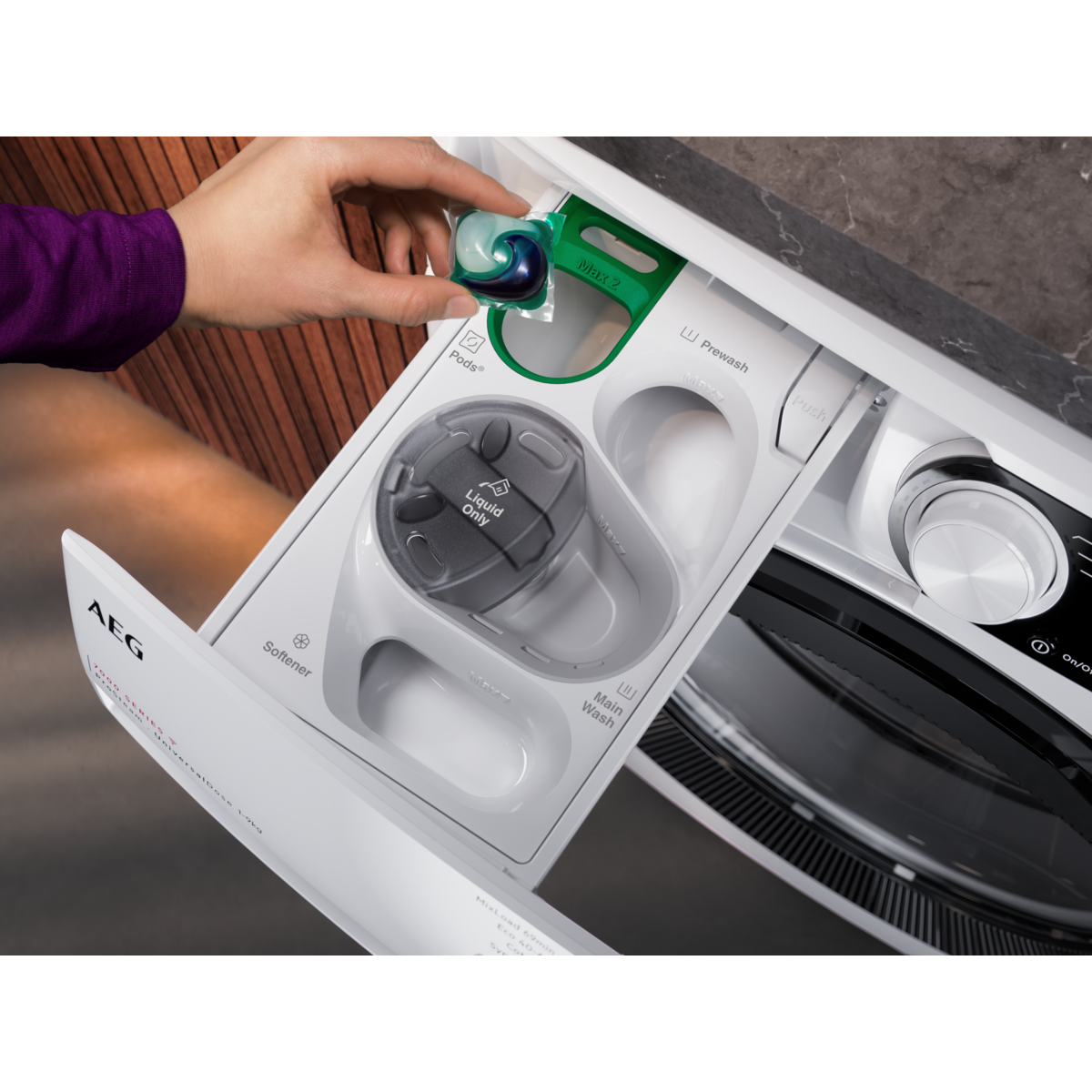 AEG - 10 kg washing machine - LFR73164OG