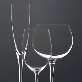 Ένα ανοιχτό πλυντήριο πιάτων ProClean σε μια μοντέρνα κουζίνα