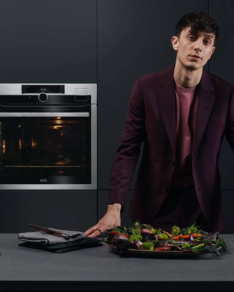 AEG Φούρνος 9000 Steampro
