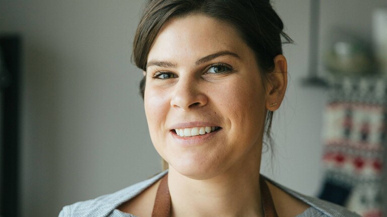 Η Jacques la Merde χαμογελάει